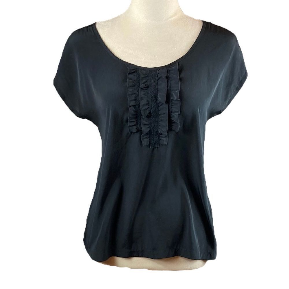 Banana Republic Black Short Sleeve Top With Front Ruffles, Size PM‎
